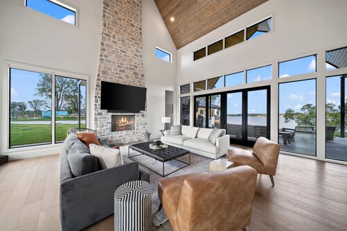 Unbelievable lake or golf course views from every room!