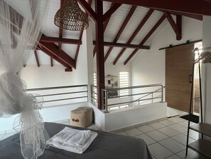 3 bedrooms, iron/ironing board, internet, bed sheets
