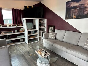 Smart TV, DVD player, books, stereo