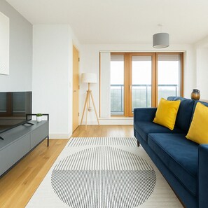 Smart TV - 1 Bed Flat in Vibrant Hackney (London)