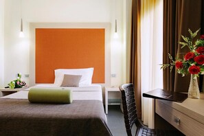 Minibar, escritorio, wifi gratis y ropa de cama 