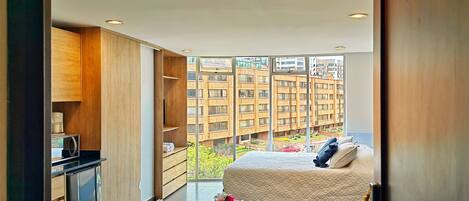 1 habitación, tabla de planchar con plancha y wifi