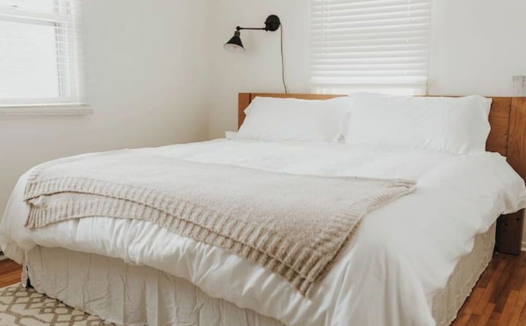 2 Schlafzimmer, Schreibtisch, Bügeleisen/Bügelbrett, Reisekinderbett