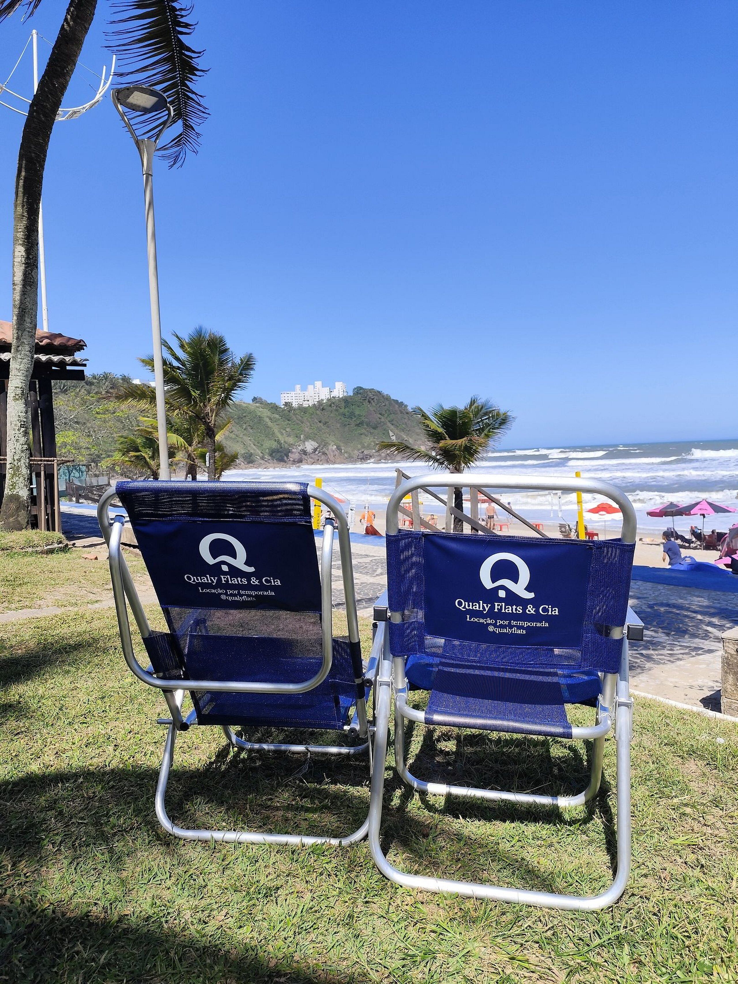 Apartamento | Praia | Na praia, areia branca, prática de vôlei de praia, 10 bares na praia 