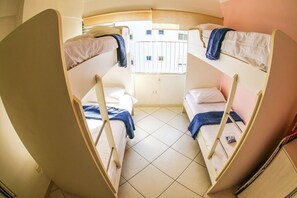 Íbúð | 2 svefnherbergi, rúm með memory foam dýnum, vinnuaðstaða fyrir fartölvur