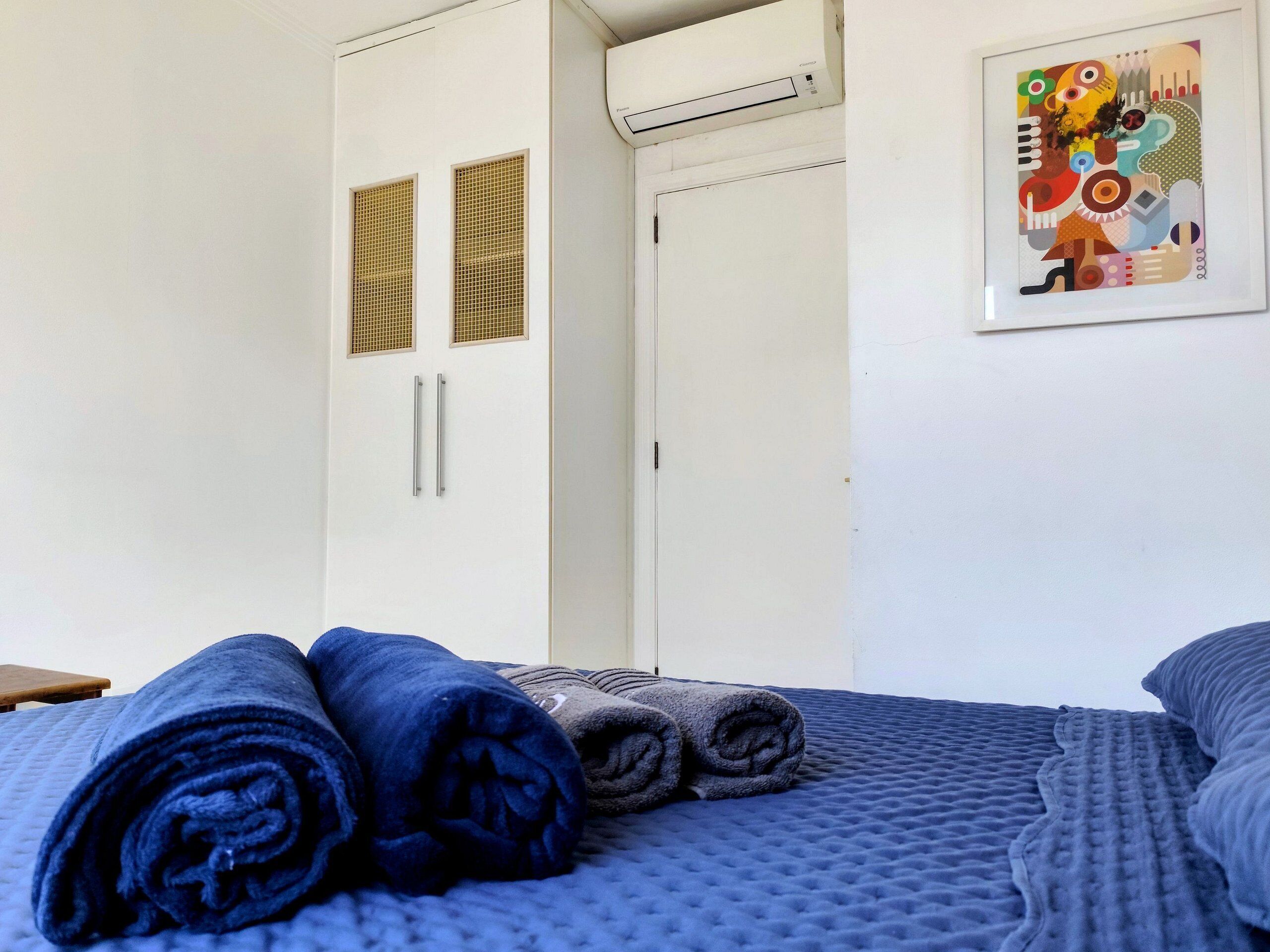 Apartemen | 2 kamar tidur, ruang kerja ramah laptop, Wi-Fi gratis, dan seprai linen