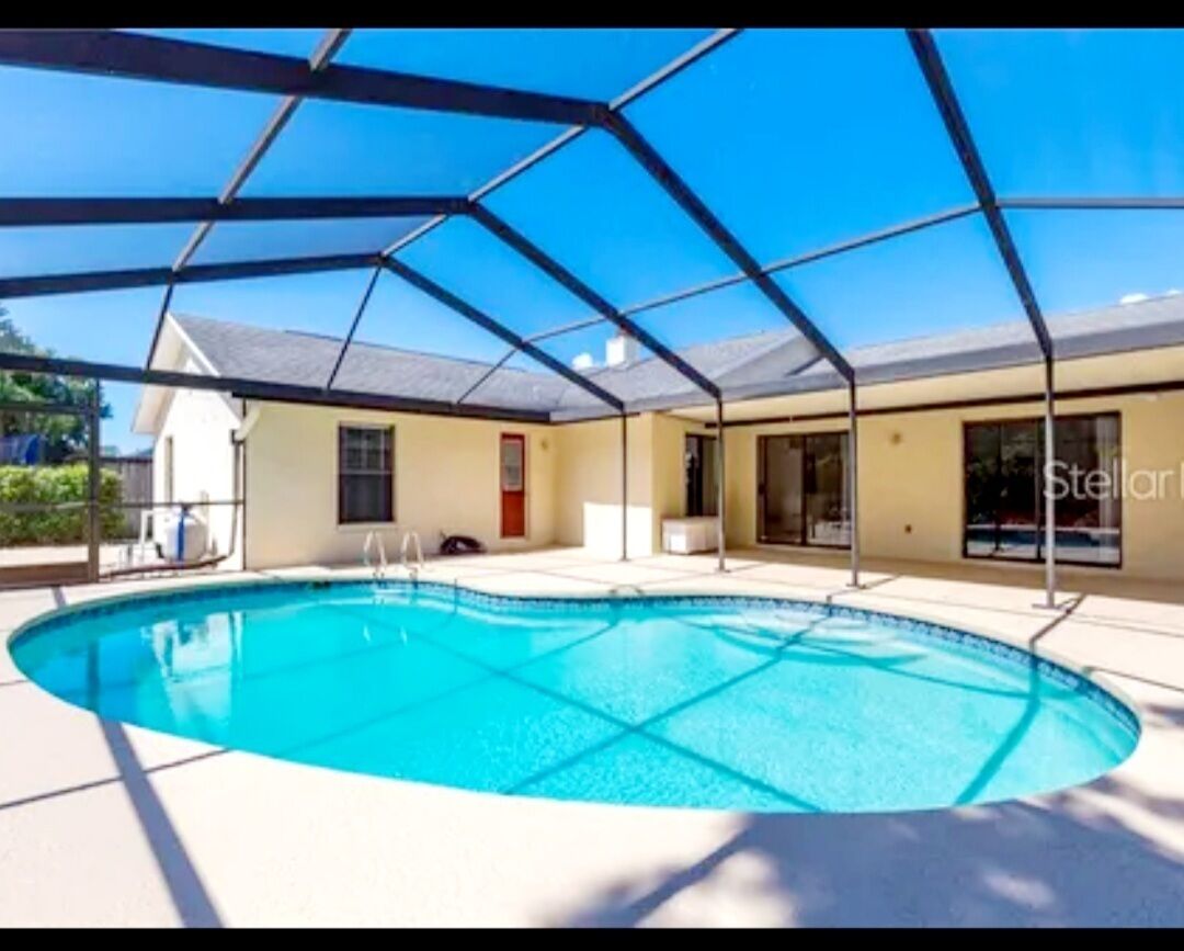 Tampa Pool Oasis. .. Close to Raymond James !