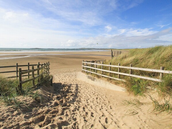 Cottage | Beach | Beach nearby - Awelfryn (Ty Croes)