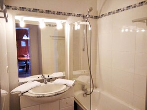 Bathtub - Floor -2, view ski slopes, fitness, swimming pool, terrace, tv, ski locker, 33m², Barèges/La Mongie (La Mongie)
