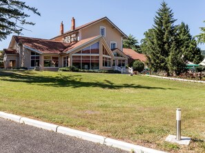 Exterior - Logis Hotel les Cedres Bleus (Aurec-sur-Loire)