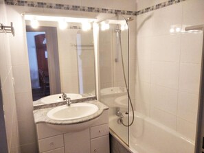 Bathtub - 1st floor, fitness, swimming pool, terrace, tv, ski locker, 45m², Barèges/La Mongie (La Mongie)