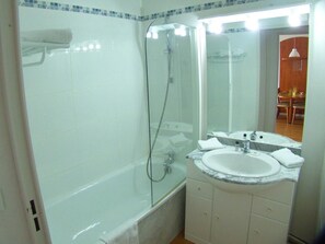 Bathtub - 1st floor, view ski slopes, fitness, swimming pool, terrace, tv, ski locker, 33m², Barèges/La Mongie (La Mongie)