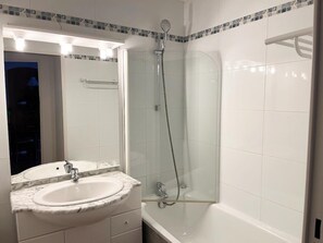 Bathtub - Floor -2, view ski slopes, fitness, swimming pool, terrace, tv, ski locker, 33m², Barèges/La Mongie (La Mongie)