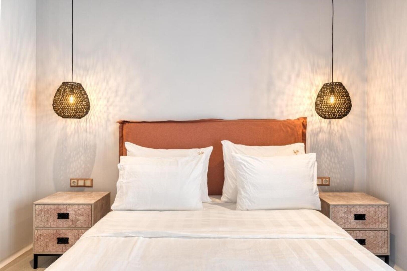 1 室のベッドルーム、セーフティボックス (室内)、WiFi (無料)、ベッドシーツ