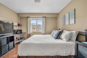 3 chambres, bureau, Wi-Fi gratuit, draps fournis