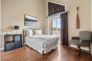 3 bedrooms, desk, free WiFi, bed sheets