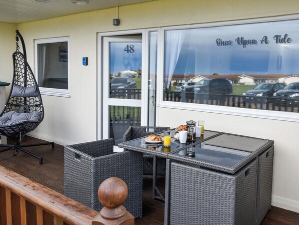 Outdoor dining - 2 bedroom accommodation in Bacton (Bacton)
