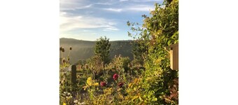 Gardener's Cottage with Stunning Views