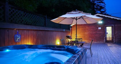 Riverside Suite*HotTub*WiFi*Steps to the River