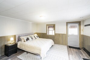 1 bedroom, WiFi, bed sheets - Riverside Suite*HotTub*WiFi*Steps to the River (Elkins)