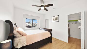 3 chambres, coffres-forts dans les chambres, fer et planche à repasser