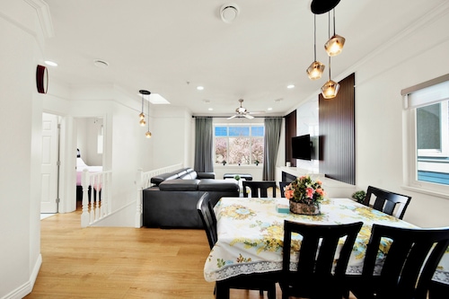 Newly Renovated Home Heart of Vancouver Near YVR, Skytrain, Downtown