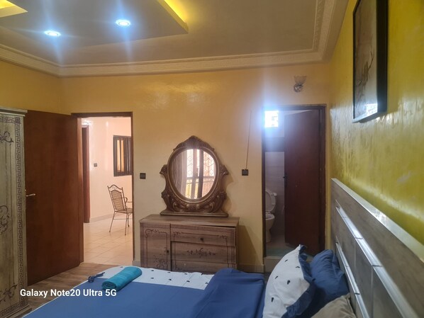 6 bedrooms, desk, WiFi