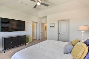 3 Schlafzimmer, Schreibtisch, Bügeleisen/Bügelbrett, Reisekinderbett