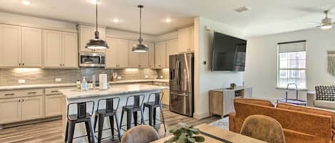 Fridge, microwave, stovetop, dishwasher