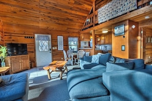 Smart TV, fireplace, DVD player, books