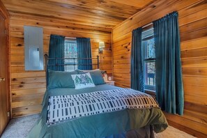 2 bedrooms, iron/ironing board, WiFi, bed sheets - Serenity Wood- The place for daytime outdoor adventures & cozy nights  (Blue Ridge)