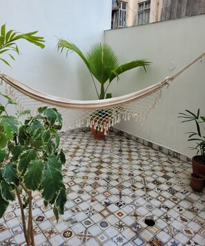 高級客房, 花園景觀 | 起居區 | 平面電視