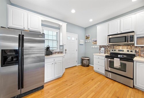 ⭐️Gorgeous Spacious TH Steps to Boardwalk and Beach⭐️