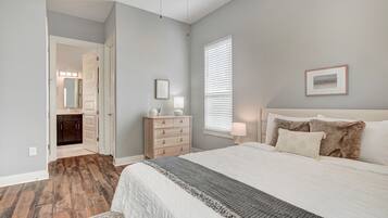 3 habitaciones, escritorio, tabla de planchar con plancha y wifi gratis