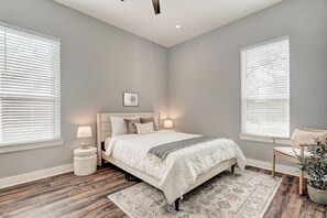 3 habitaciones, escritorio, tabla de planchar con plancha y wifi gratis 