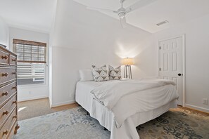 4 habitaciones, tabla de planchar con plancha y cuna de viaje