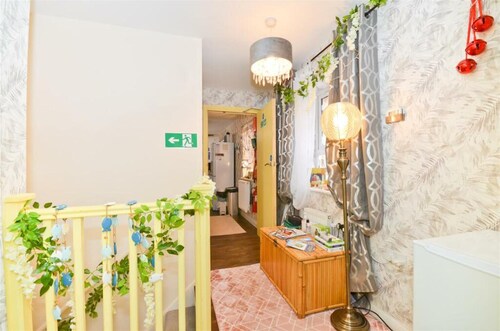 Marinaa Inn, Welcome Home