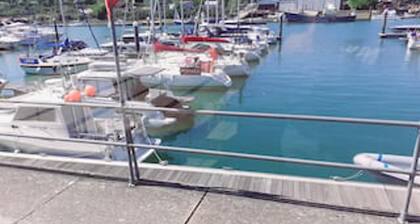 Marinaa Inn, Welcome Home