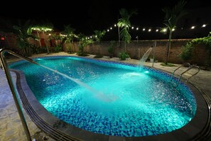 Outdoor pool - Pham Gia Homestay Ecogarden  (Gia Vien)