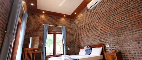 Chambre Double Deluxe pour 1 personne, 1 trÚs grand lit, salle de bains privée, cÎté montagne