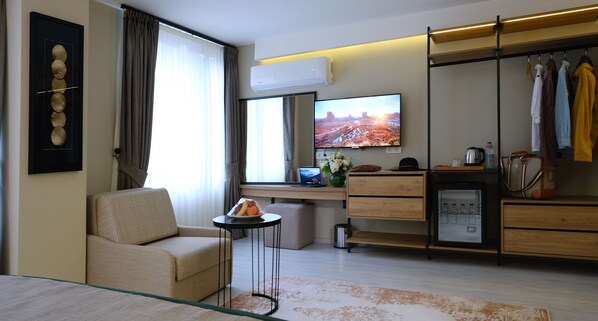 Deluxe Room | Premium bedding, minibar, in-room safe, desk - Casa De Port Hotel (Istanbul)