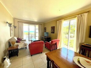 Living area - Executive 2 bedroom Villa at Pinnacle Point (Mosselbay)