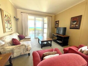 Living area - Executive 2 bedroom Villa at Pinnacle Point (Mosselbay)