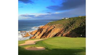 Pinnacle Golf Estate Luxurious Lodge.