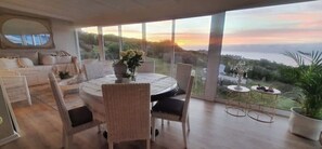 Dining - Pinnacle Golf Estate Luxurious Lodge. (Mossel Bay)