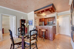 Dining - Traditional Charm in the Heart of West Palm –2BR w/ Garage Parking & Pool Access (West Palm Beach)