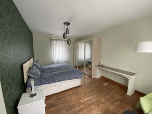 Minibar, individually decorated, soundproofing, free WiFi - Domaine de Montloue (Mellac)