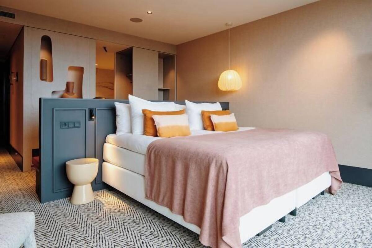 Minibar, in-room safe, blackout drapes, soundproofing