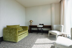 Minibar, in-room safe, desk, laptop workspace - Van der Valk Hotel Eindhoven Best (Best)