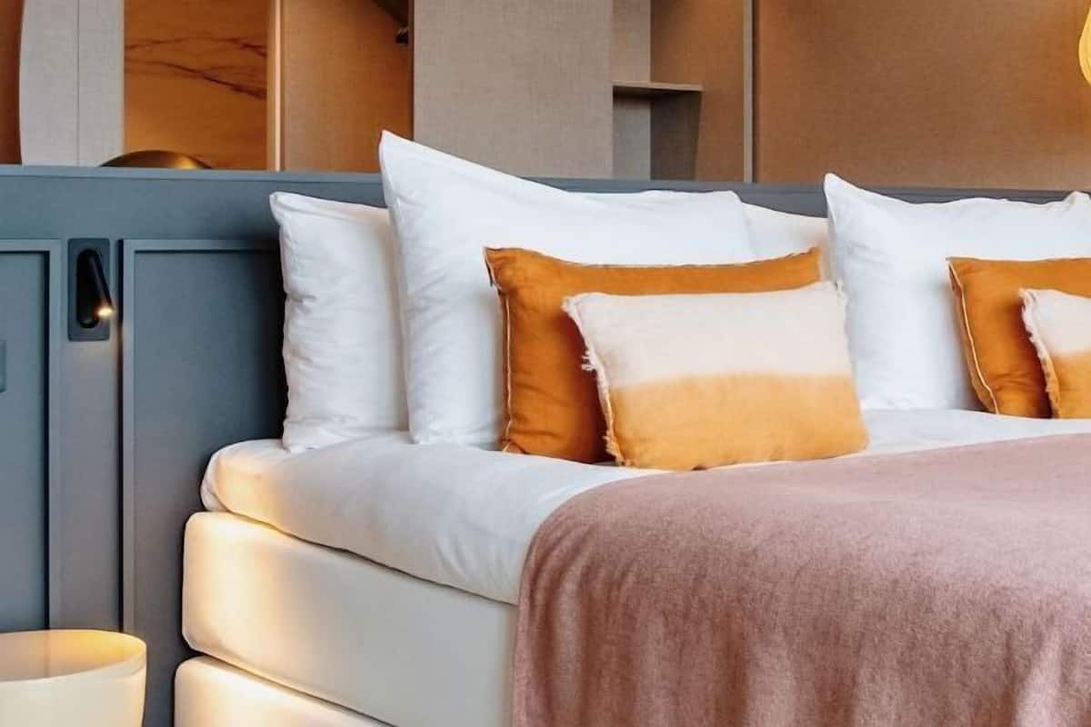 Minibar, coffres-forts dans les chambres, rideaux occultants
